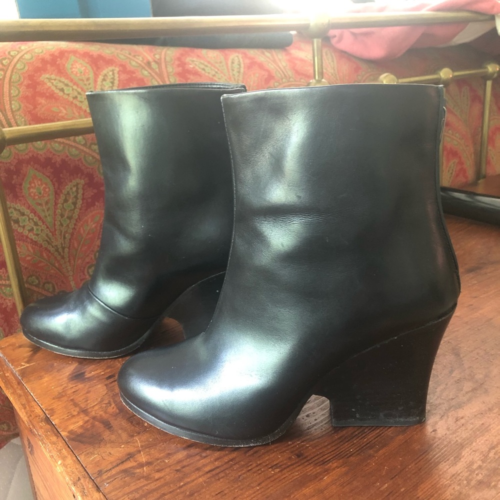 GUC black leather Rag & Bone boots